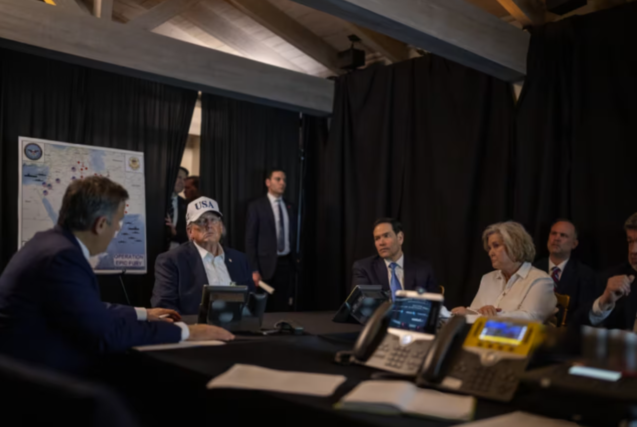 US President Trump in a meeting with his cabinet