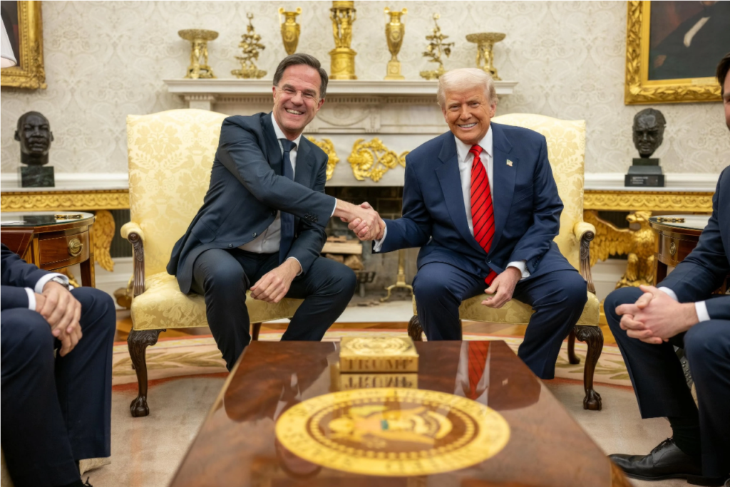 men shaking hands in the Oval Office
