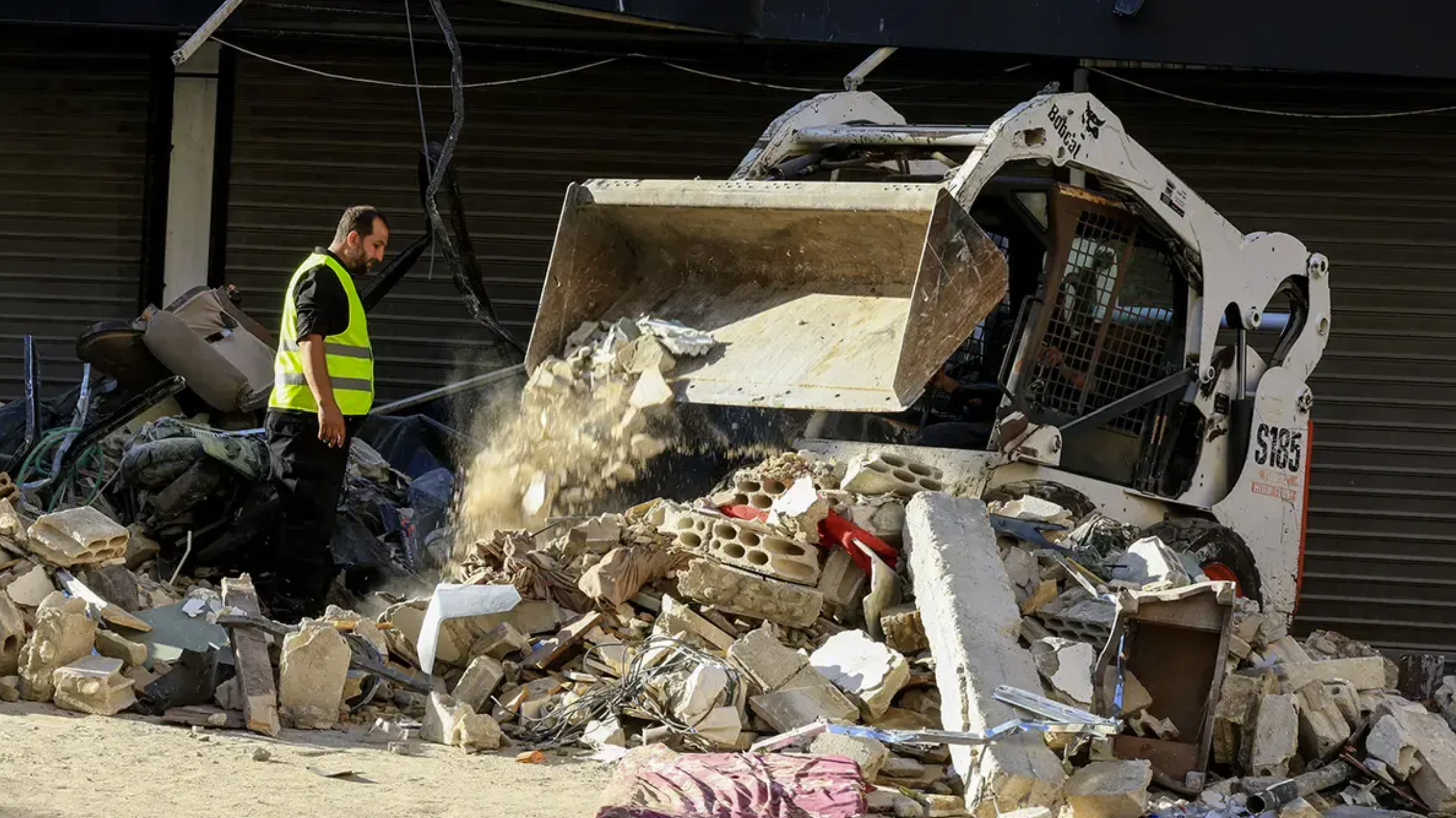 Heavy machinery clears rubble following an Israeli attack on southern Beirut neighbourhoods in Lebanon on 7 June 2026 - REUTERS/MOHAMED AZAKIR