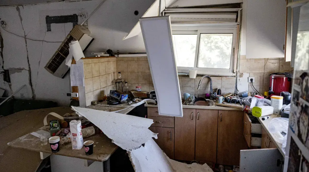 Damage to a kitchen caused by a missile striking nearby, following Iran’s missile strikes against Israel, in an Israeli settlement in the Israeli-occupied West Bank on 8 June 2026 - REUTERS/ NAAMA STERN