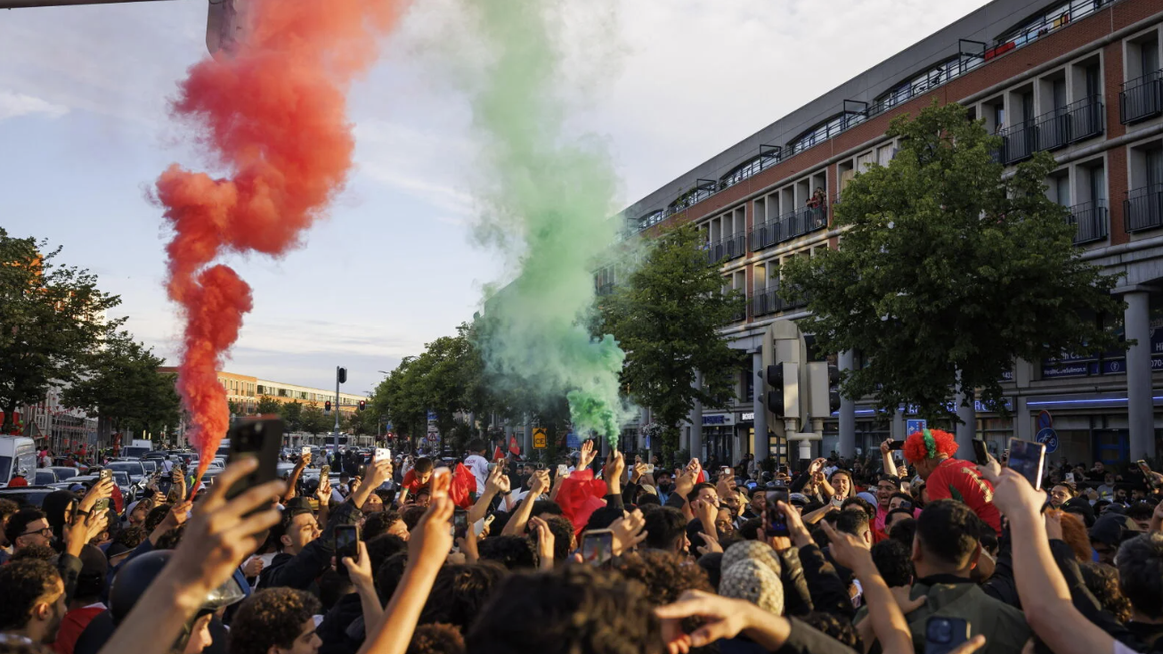 Moroccan soccer fans celebrate after the Netherlands vs Morocco World Cup match JOHN VAN DER TOL Agencia EFE